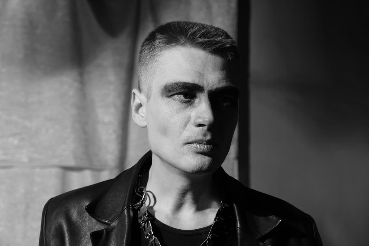 Black and white portrait of a man with a fresh short cut